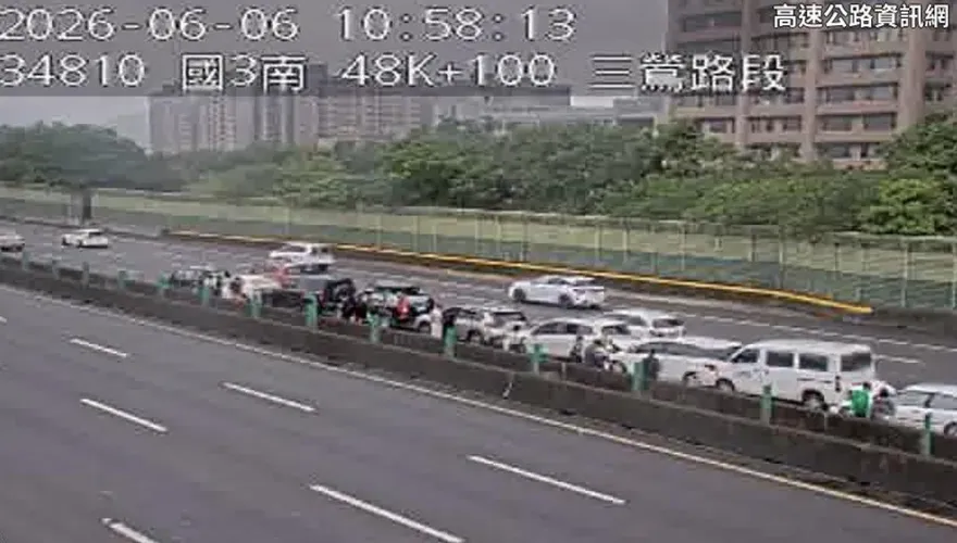 影/國道3號三鶯段連環撞　9車前後追撞行無人傷