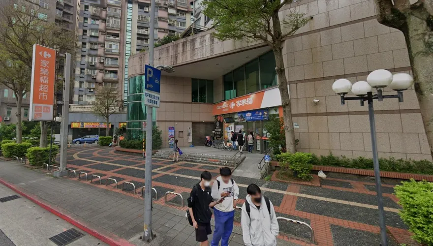 在地人崩潰！家樂福超市木柵店租約到期　驚傳6/30熄燈