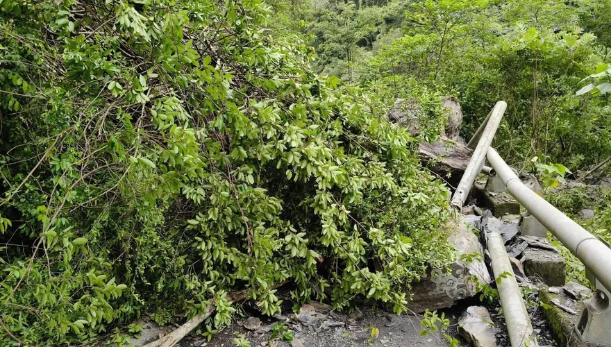 豪雨引發坍方！高雄茂林羅木斯步道2名溯溪遊客受困