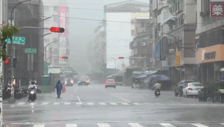 對流雲系旺盛！10縣市大雨特報　一路下到晚上