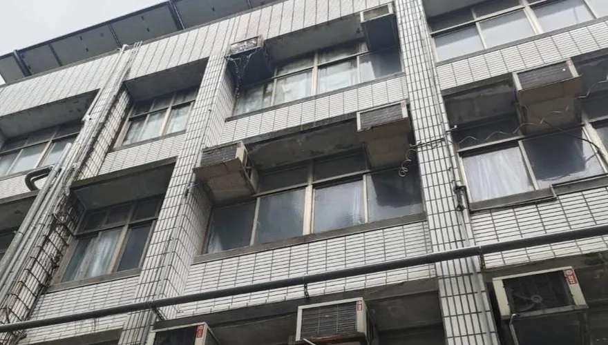 醒吾高中冷氣室外機起火！　2學生全身多處被燒傷、嗆傷