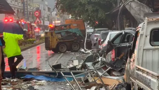 新竹氣爆宛如災難現場！碎片滿布、市府派機具開路
