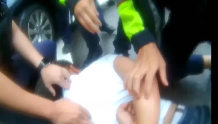 影/桃園37歲男毒駕持西瓜刀攔垃圾車逃逸　警1小時內逮人
