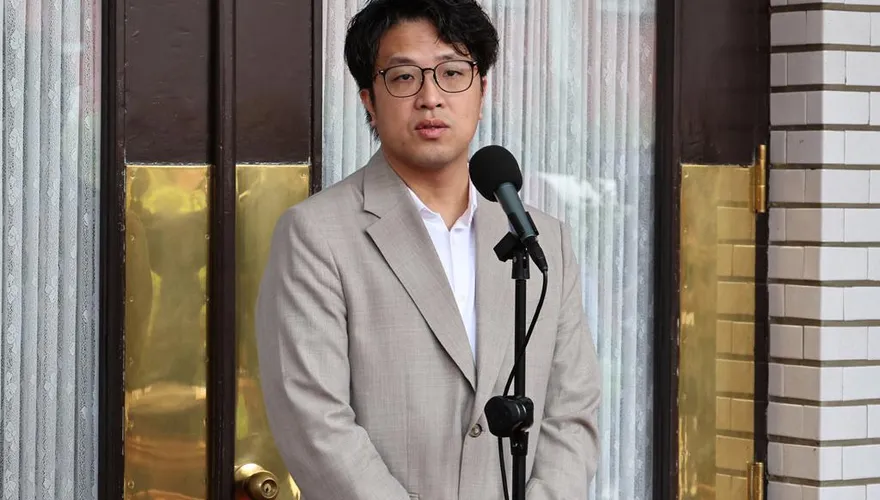 一中比霸凌重要？沈伯洋嗆蔣沒照顧公務員　藍青年起底昔冷血質詢嗆爆
