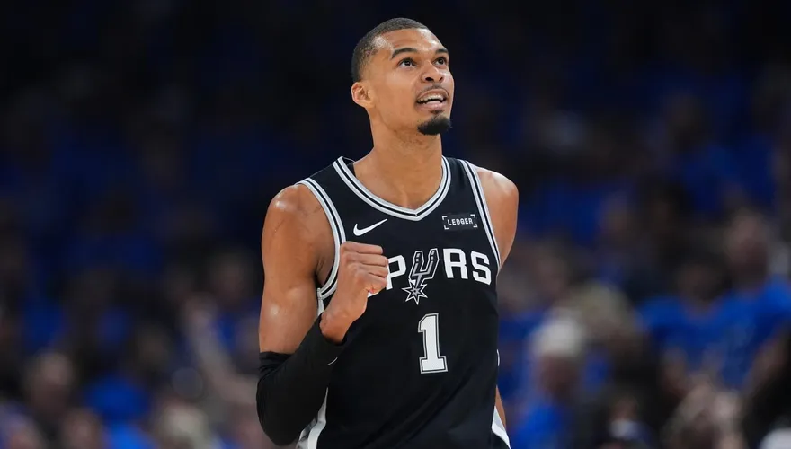 NBA/文班亞馬狠推布朗森腦袋惹議！聯盟：未達惡意犯規標準