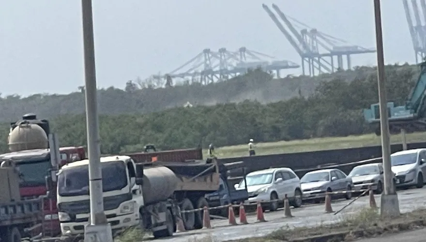 影/高雄人開轟「大填海造陸計畫」：每日1200砂石車進場　天天被逼吃土！