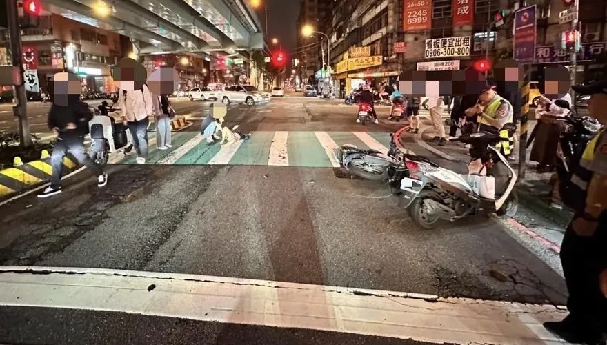 影/中和毒駕男猛撞等紅燈機車　害女騎士慘摔骨折