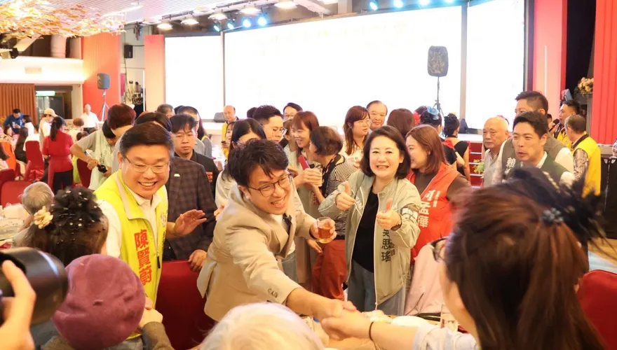 吳思瑤酸蔣萬安又翻車！他狠戳痛處：熊寶貝去哪都要熊褓姆陪