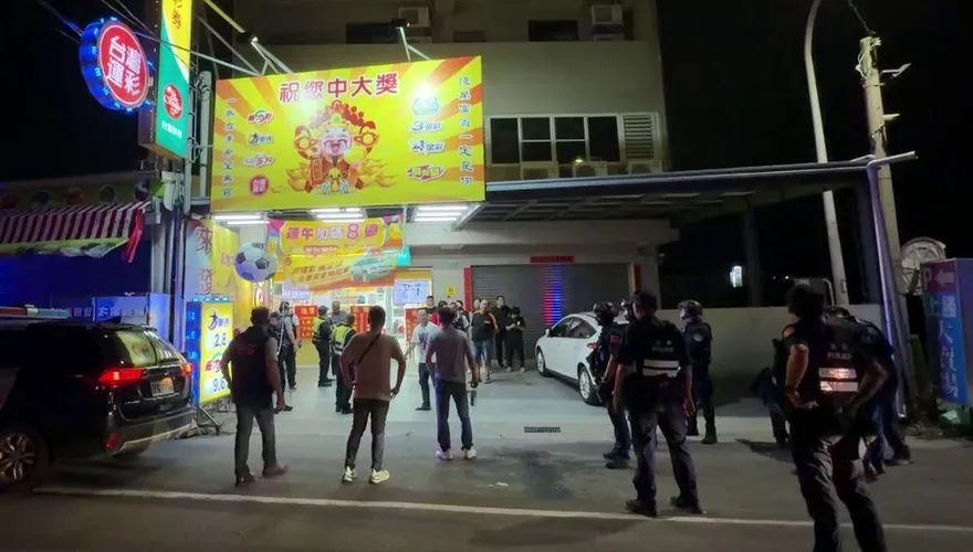 影/嘉義驚爆「MP5槍擊案」！嫌犯佔彩券行跟霹靂小組對峙
