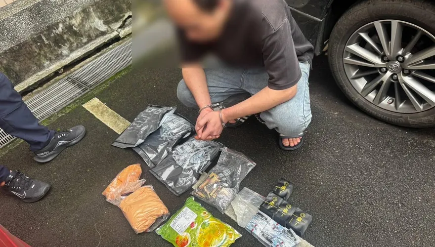 影/毒品小蜜蜂！平鎮男毒駕飄移　起出2000包咖啡包、彩虹菸