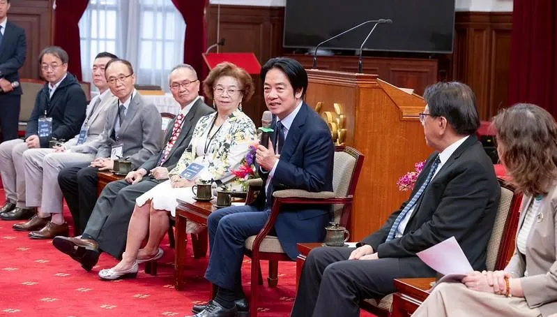 再生醫療雙法上路！賴清德喊話：打造下座護國神山