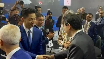 世紀同框！蔣萬安赴世界城市高峰會　與星總理黃循財握手
