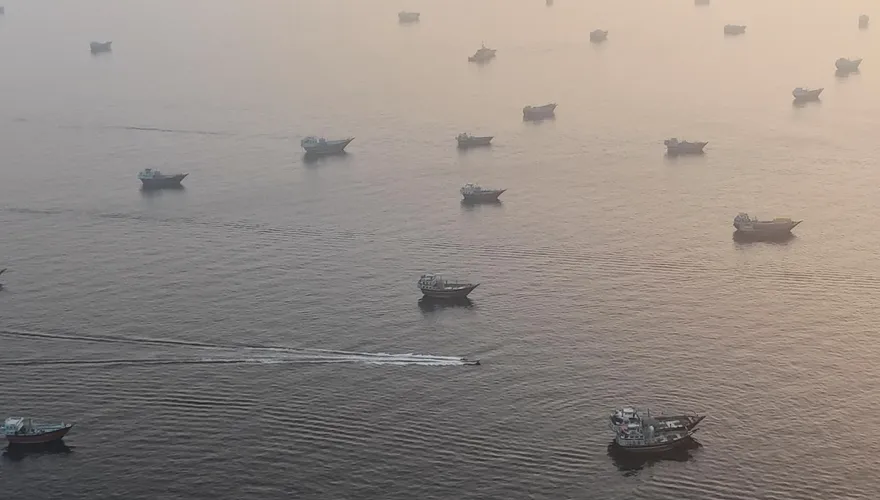 荷莫茲海峽打開了！川普報喜：許多船隻載石油走了