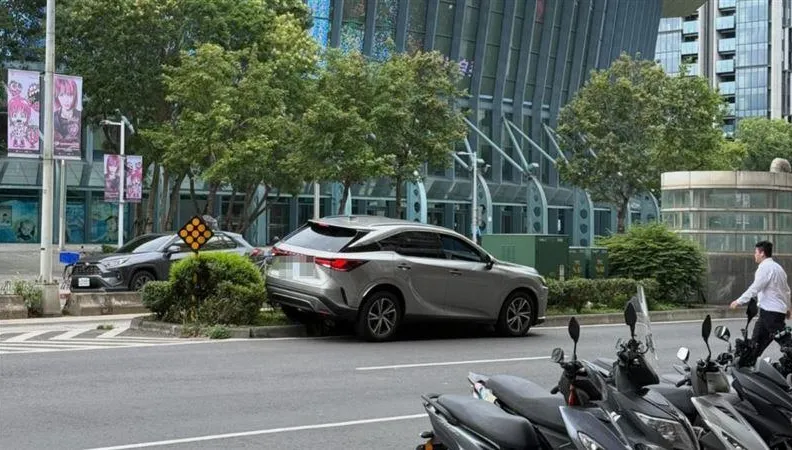 高齡駕駛闖禍！阿公駕車撞毀小巨蛋變電箱　松山區283戶大停電