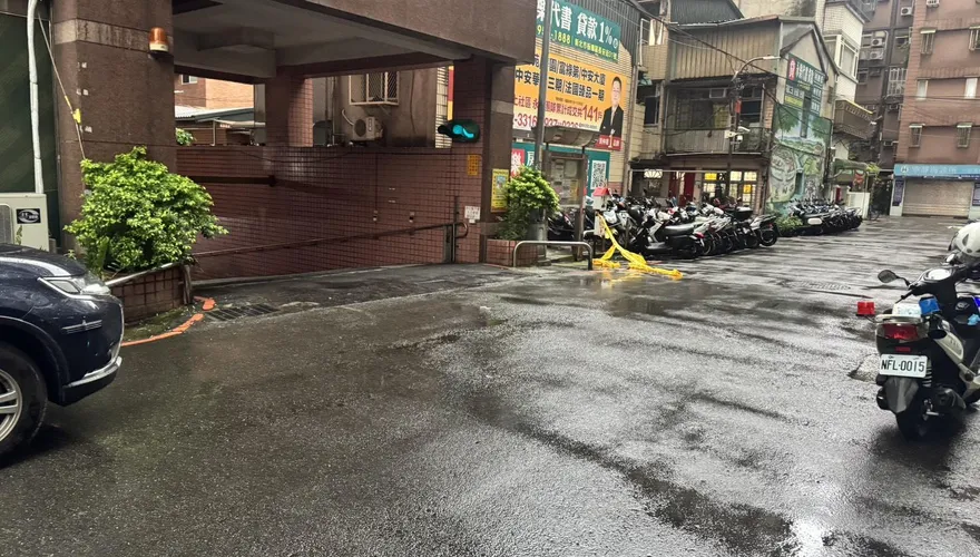 823紀念公園旁驚傳墜樓　婦倒臥血泊「送醫不治」