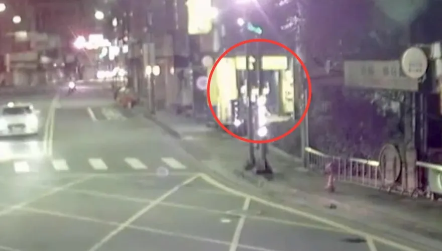 影/新北2男為了一袋檳榔當街互毆　全被警帶回法辦