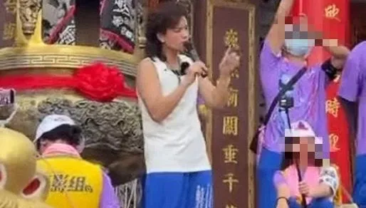 真是尬電！濟顛禪師撂信眾遶境屏東喊「雨停了」　馬上淋成落湯雞