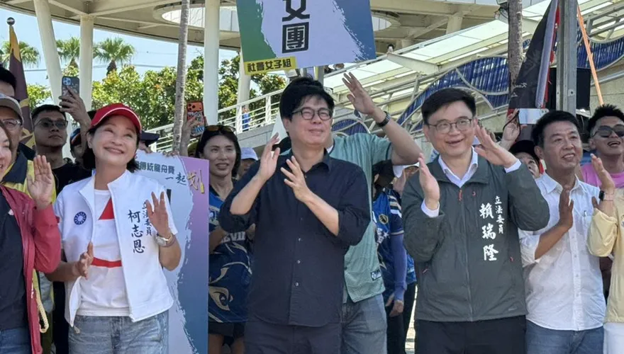柯志恩、賴瑞隆拚到「肚臍歪」！陳其邁：唱歌都比我好聽