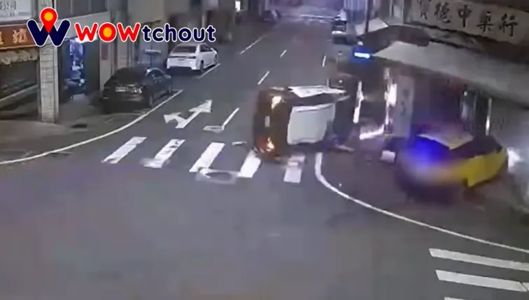 影/基隆警追捕拒檢機車爆車禍！巡邏車側翻90度　3傷送醫