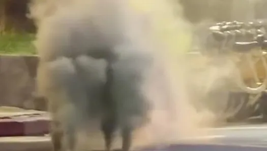 影/人孔蓋都飛起來！北市信義區驚見「駭人爆炸」釀停電