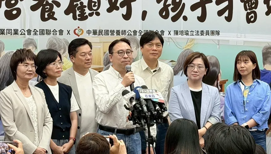 體驗學生餐盤！黃世杰：實質讓孩子吃得營養吃得好