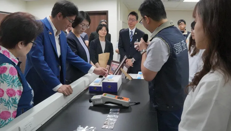 調查局開發毒品快篩試劑　翁曉玲讚台灣之光：比無人機更有市場潛力