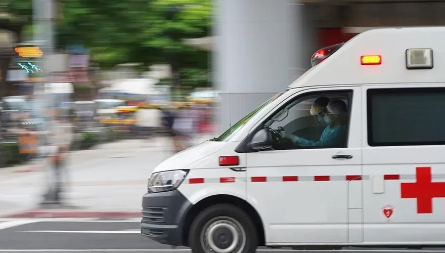 基隆民宅火警！疑行動電源起火　2人躲後陽台獲救