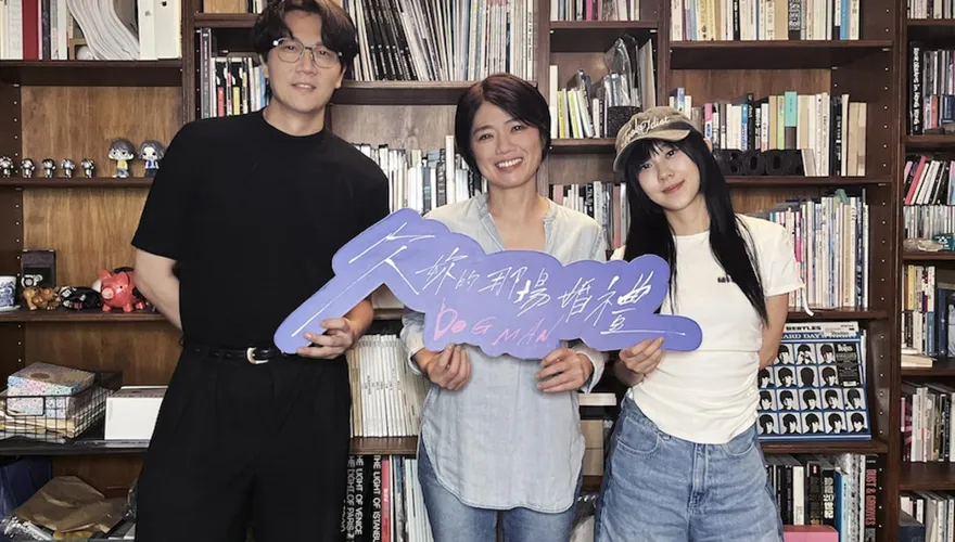 洗澡狂哼宇宙人主題曲！嚴藝文靈感突爆發　揭朱軒洋淚崩名場面內幕