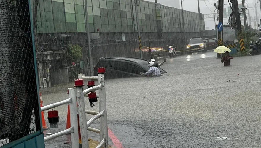 汐止豪雨開炸淹水及腰！67歲女硬闖涵洞慘滅頂　畫面曝光