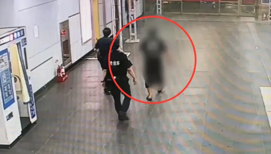 影/北車南三門男子遭狂毆濺血　鐵警速逮嫌犯到案