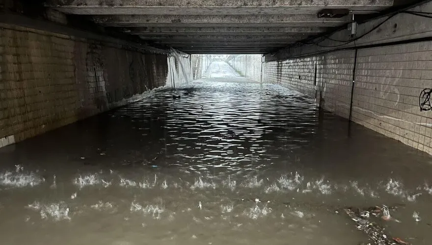 雨彈狂炸！新竹縣湖口鄉、新豐鄉多處地下道淹水實施交管
