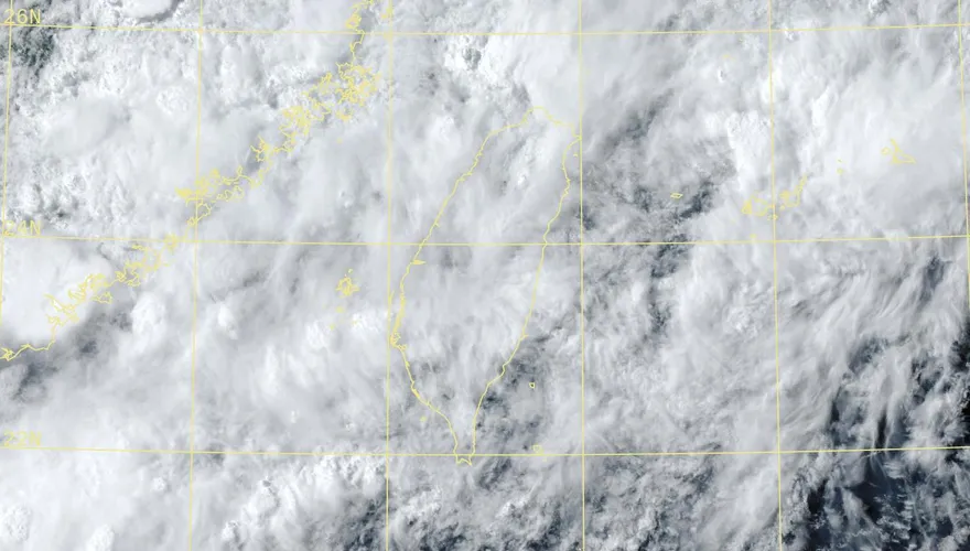 鋒面、西南風雙夾擊！大雨狂炸「17縣市」　西半部嚴防落石