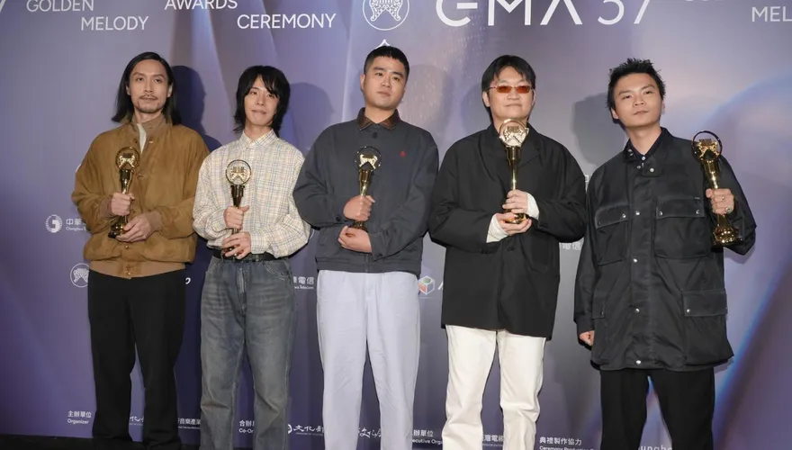 金曲37/擊敗告五人！落日飛車睽違5年奪最佳樂團：5位直男多元成家