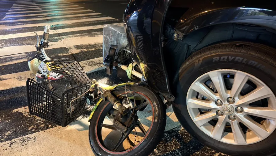 影/驚悚瞬間！花蓮轎車對撞電動自行車　77歲婦傷重身亡