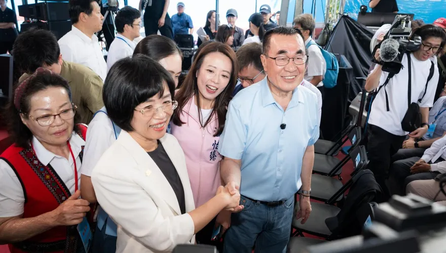 李四川領先蘇巧慧近7個百分點　中間選民成決勝關鍵