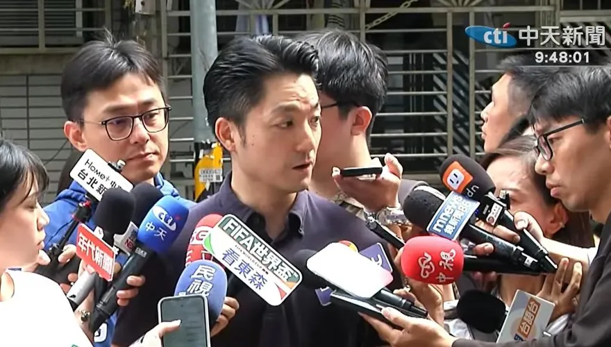 民進黨又被打爆！群起圍剿西門町遮陽傘　蔣萬安淡定反擊