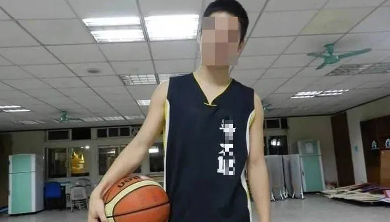 台中渣警官「偷拍警花女友不雅片」還剪輯精華上網賣！遭免職