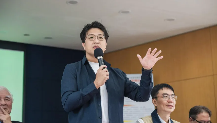 沈伯洋「台北很多小孩像我一樣出國讀書」！網傻眼轟：何不食肉糜