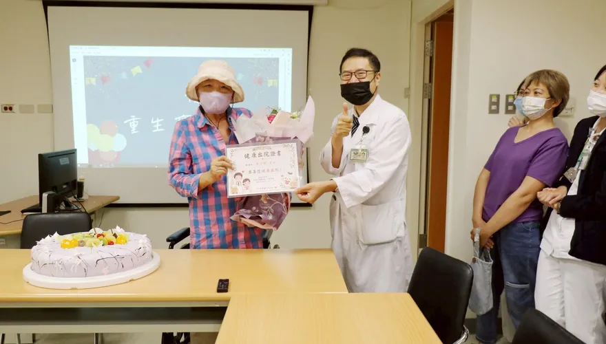 血癌確診一度沒信心！高齡婦「幹細胞移植」一個月後出院
