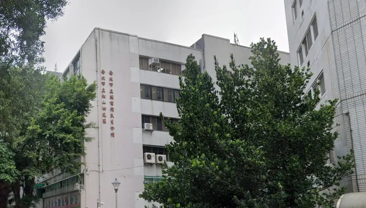 台北市立圖書館民生分館驚傳墜樓　21歲男魂斷B1車道