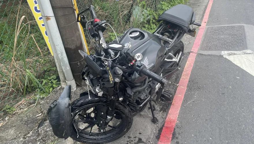 新北新店死亡車禍！黃牌重機撞休旅車　21歲騎士不治