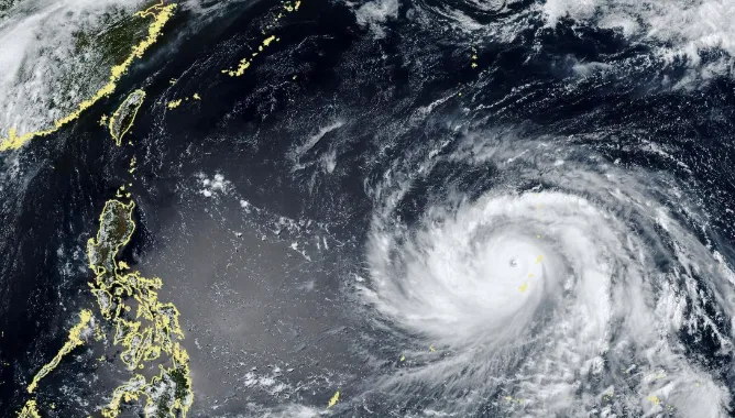 巴威將達巔峰「最快週四海警」！7/10、11全台迎劇烈風雨