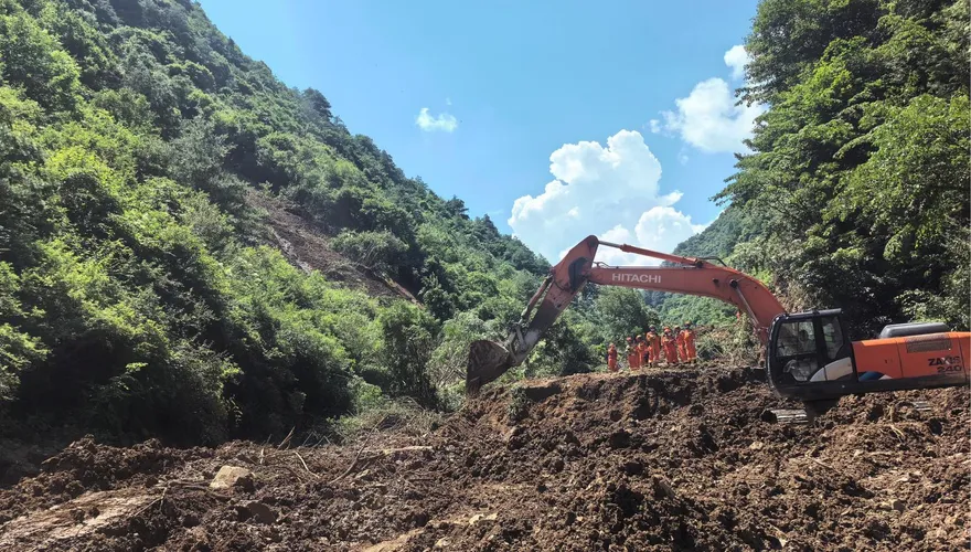 剛下車就塌了！甘肅山崩33工人遭活埋　已致5死12人仍受困