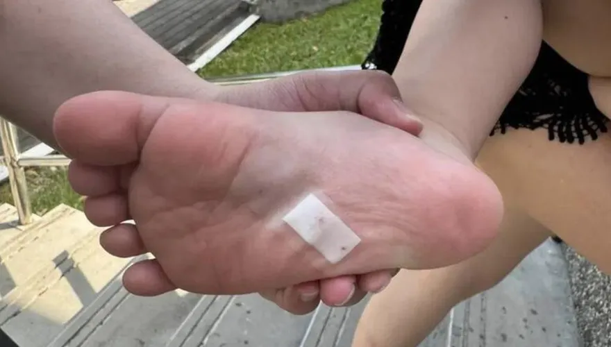 童玩「劫」！木刺、釘針扎童腳家長炸鍋　怒轟宜蘭縣府怎麼把關的