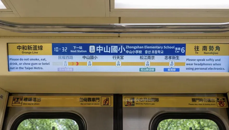中和新蘆線顯示器大升級　48吋大螢幕首波2列車亮相