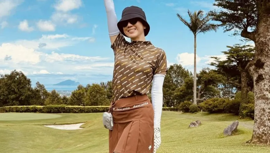 黃仲崑妻開酸「聽說球場最近很多小三」！辣穿短裙喊話正宮