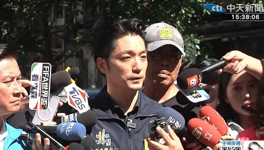 蔣萬安宣布停班課沒貼帥照　網笑翻：都市傳說破滅了