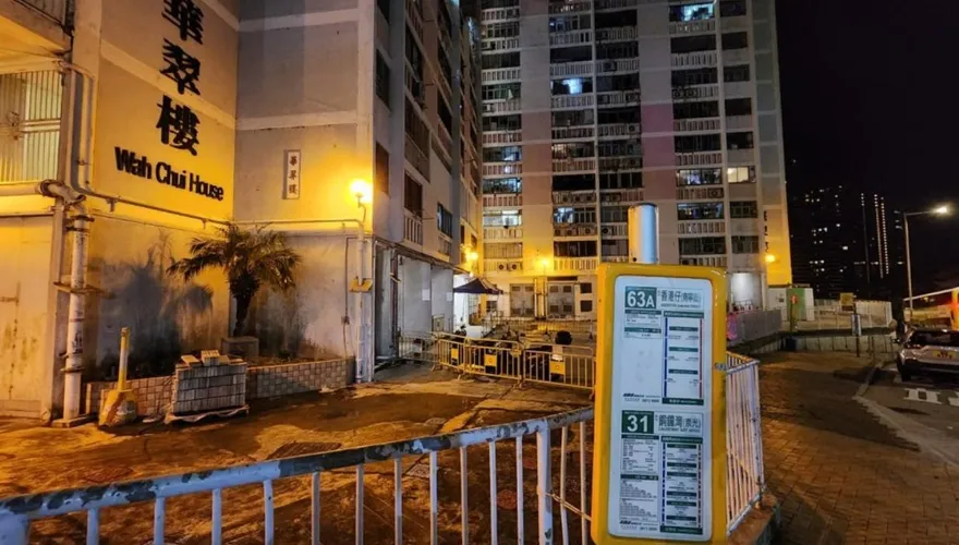 踩到腳竟送命！香港婦小巴上爆衝突　遭壓地掐頸數分鐘不治