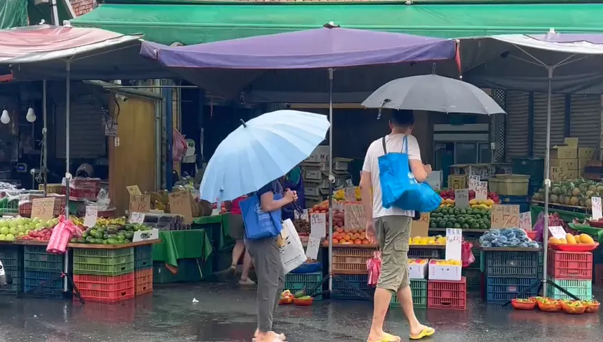 颱風假照常營業　礁溪早餐店老闆嘆：生意差了一半以上