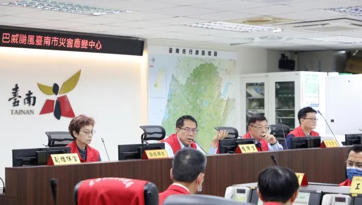黃偉哲：台南「整體災情可控」有停電無停水斷訊　颱風假讓市民整備